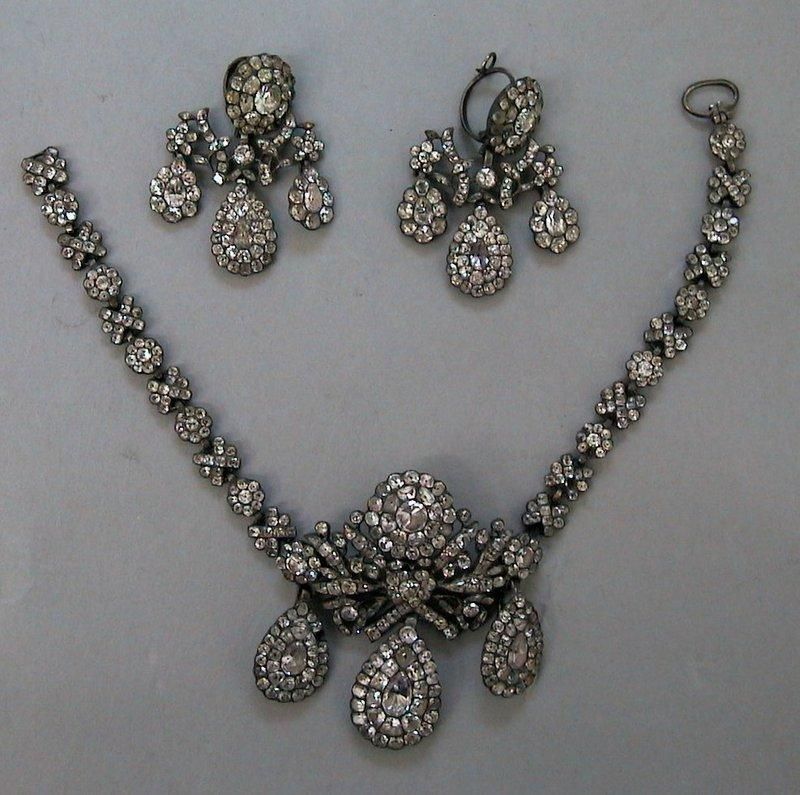 A georgian parure comprising a necklace with a girandole pendant center and matching girandole earrings