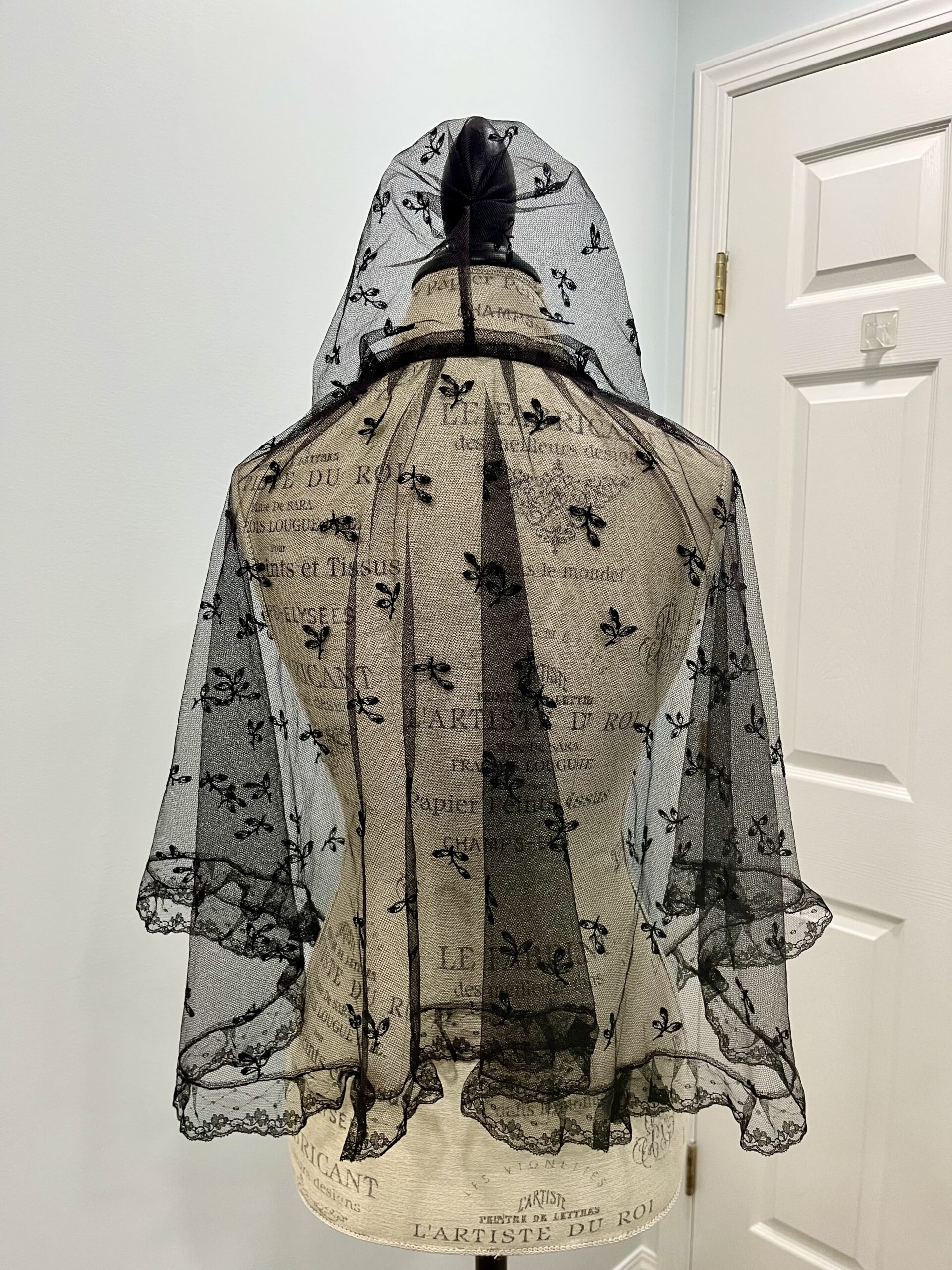 back view of black lace mantelet