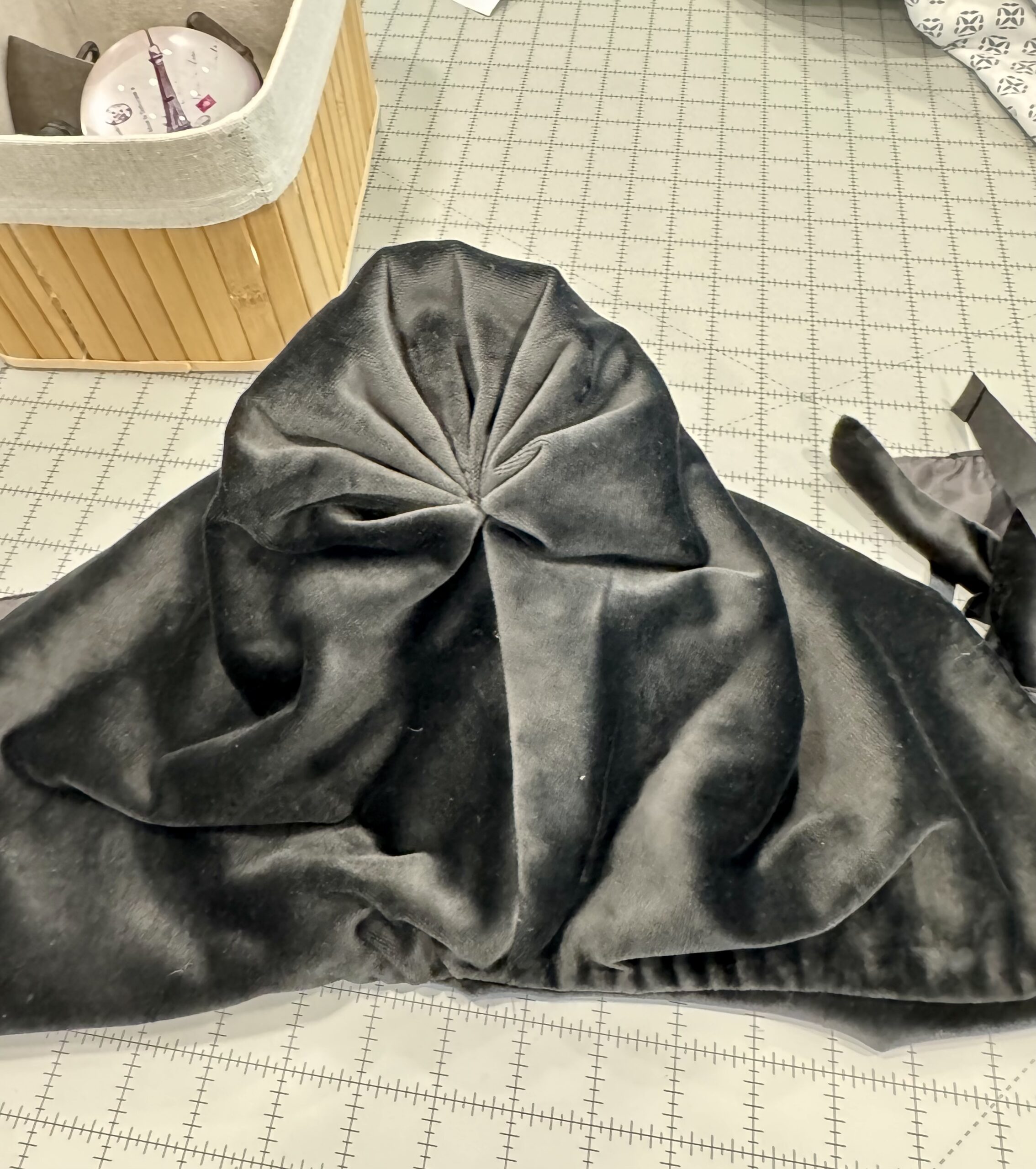 puffy back of an 18th century velvet hood